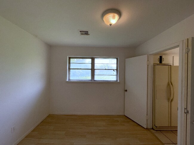 Building Photo - 5920 NW 62nd Terrace