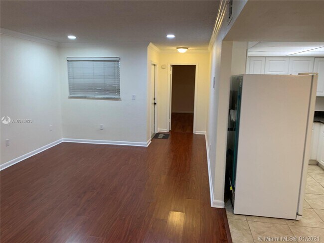 Foto del edificio - 11101 Royal Palm Blvd