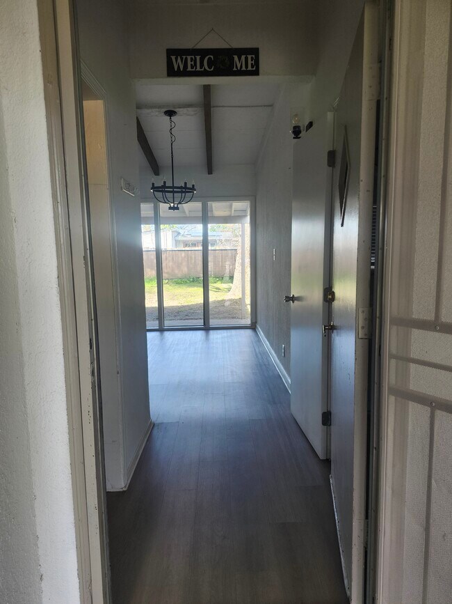 Foto del edificio - 1136 W Dakota Ave