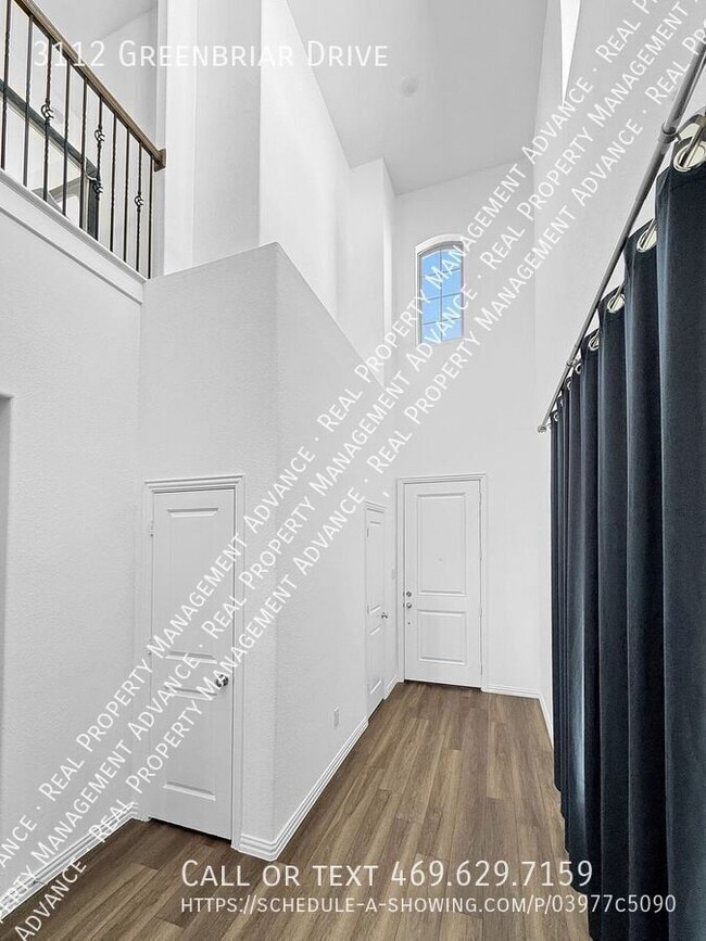 Building Photo - 3112 Greenbriar Dr