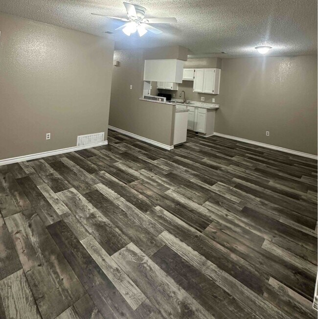 Foto del edificio - 4913 Jamesway Rd