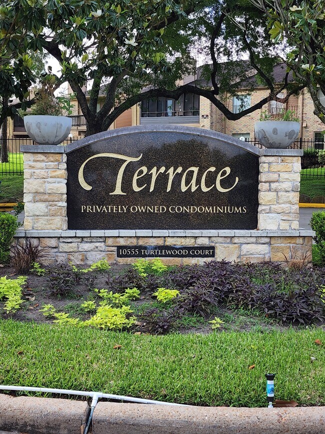 Foto del edificio - 10555 Turtlewood Ct