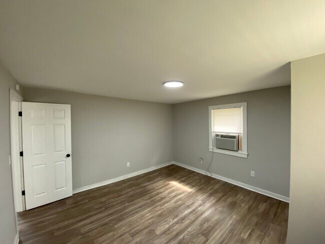 Foto del edificio - 1810 Hemlock Ave