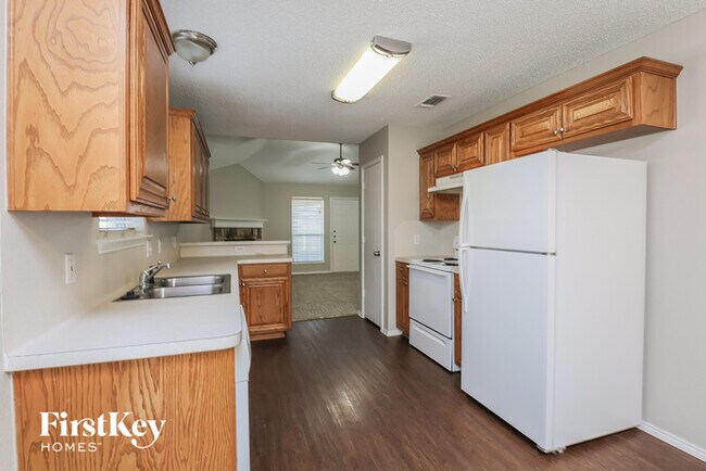 Building Photo - 712 Bridle Trail