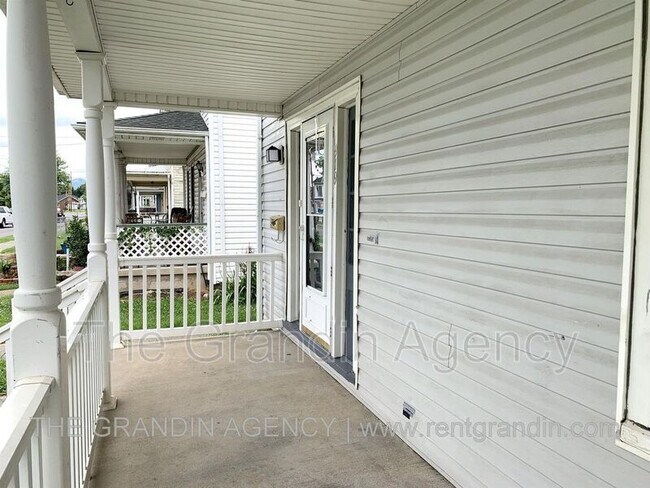 Building Photo - 919 Bullitt Ave SE