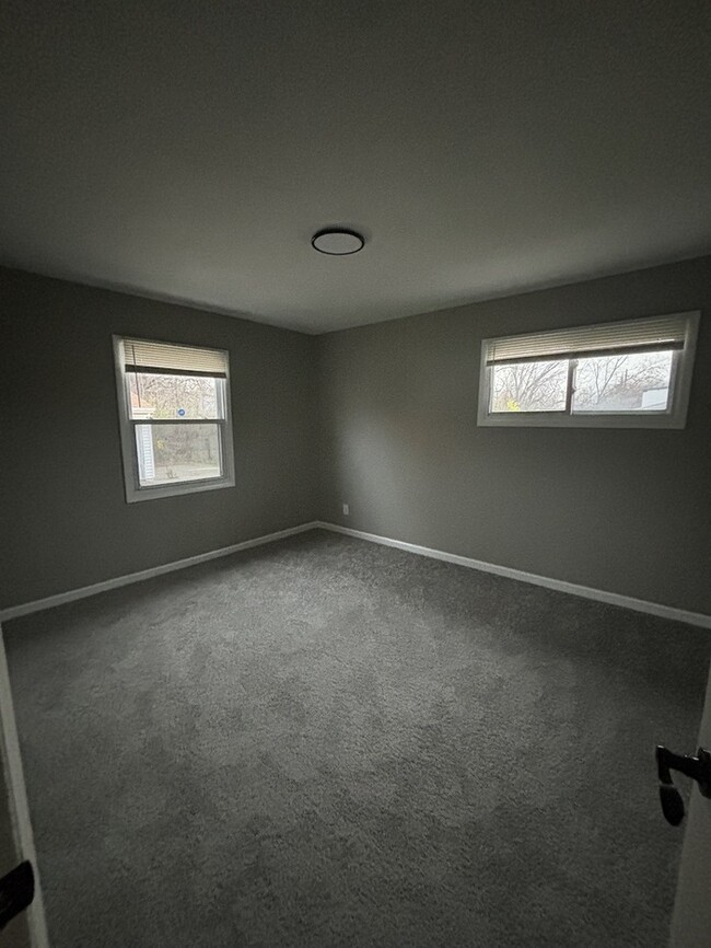 Foto del edificio - NEWLY RENOVATED 3 BEDROOM!