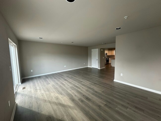 Building Photo - 115 High Pointe Dr