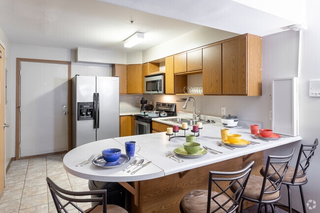 4BR,2BA,907SF - 1009 S 2nd St - Private Rooms Available