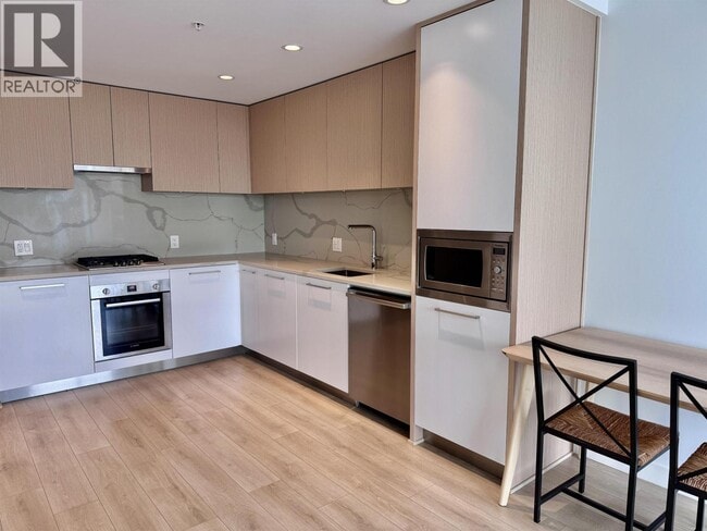 Building Photo - 567 Clarke Rd