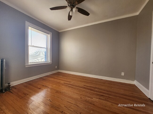Foto del edificio - 652 E 81st St