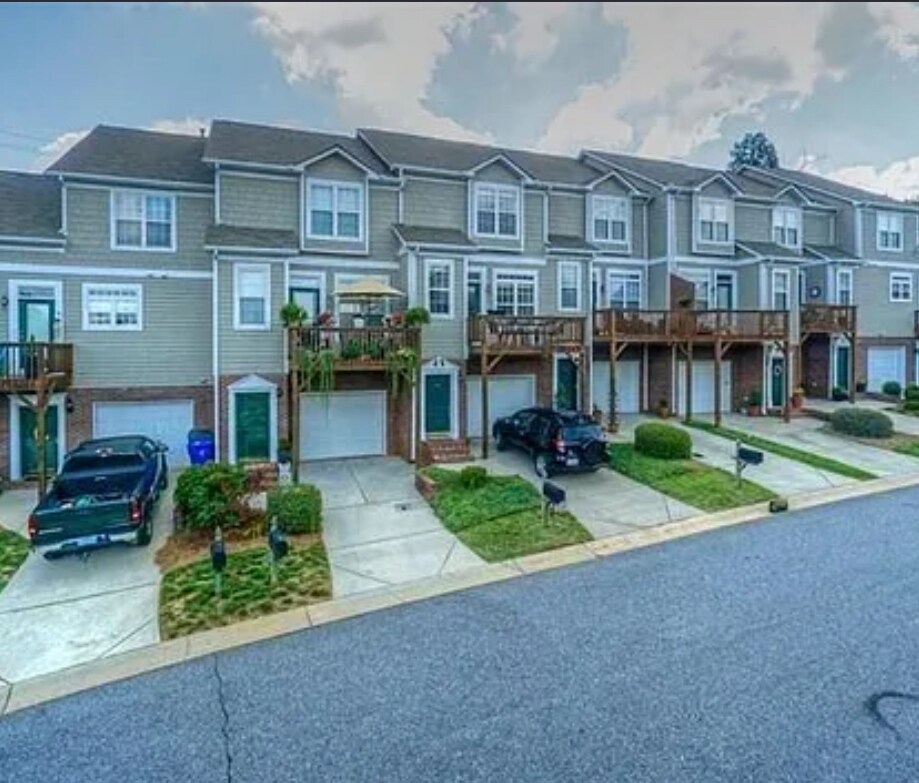 Primary Photo - 107 Forest Ridge Rd