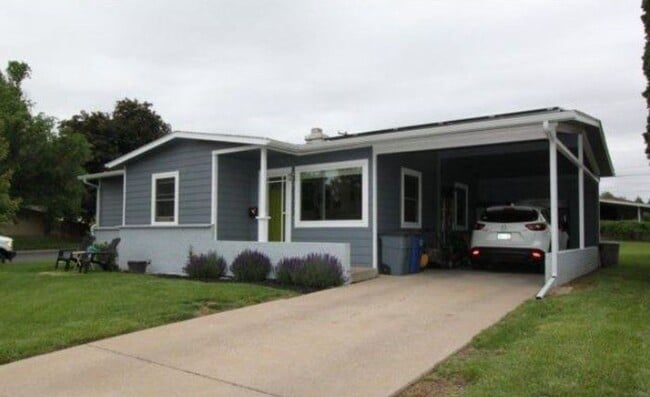 Building Photo - Updated 3 Bed Home with Vaulted Ceilings, Solar Panels & Large Corner Lot!