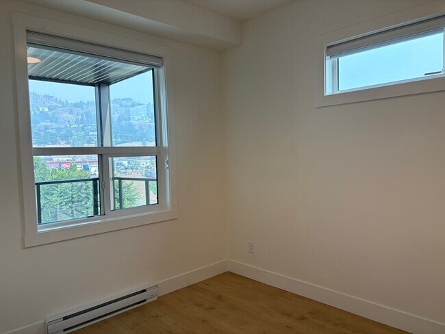 Photo du bâtiment - 1036 Coronation Ave