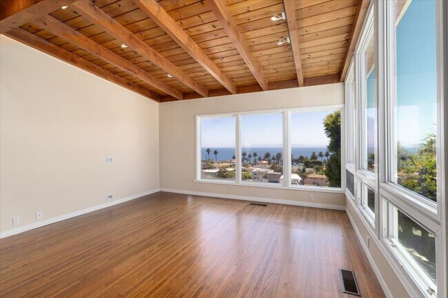 Building Photo - Ocean views from every room!