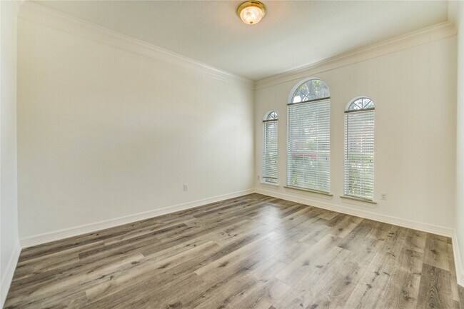 Foto del edificio - 8803 Memorial Creek Dr