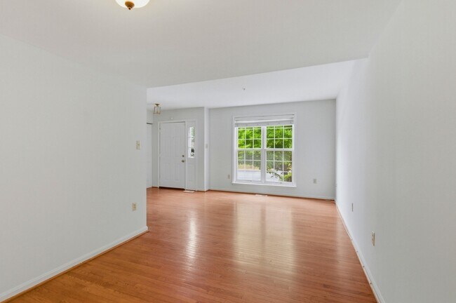 Building Photo - 1033 Higgins Way