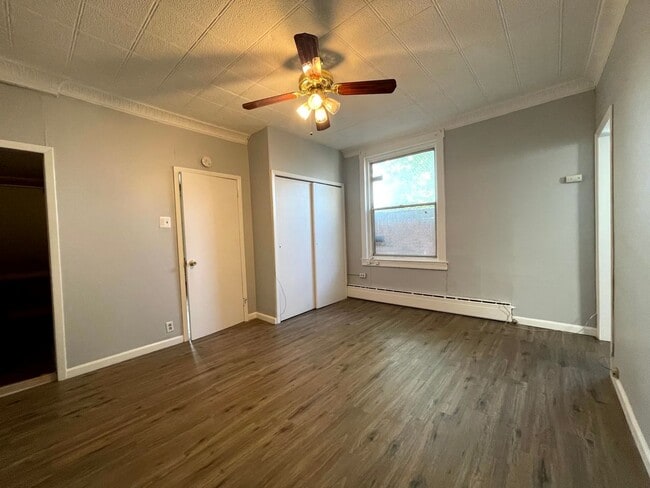 Building Photo - Bright Strawberry Mansion Apartment Close ...