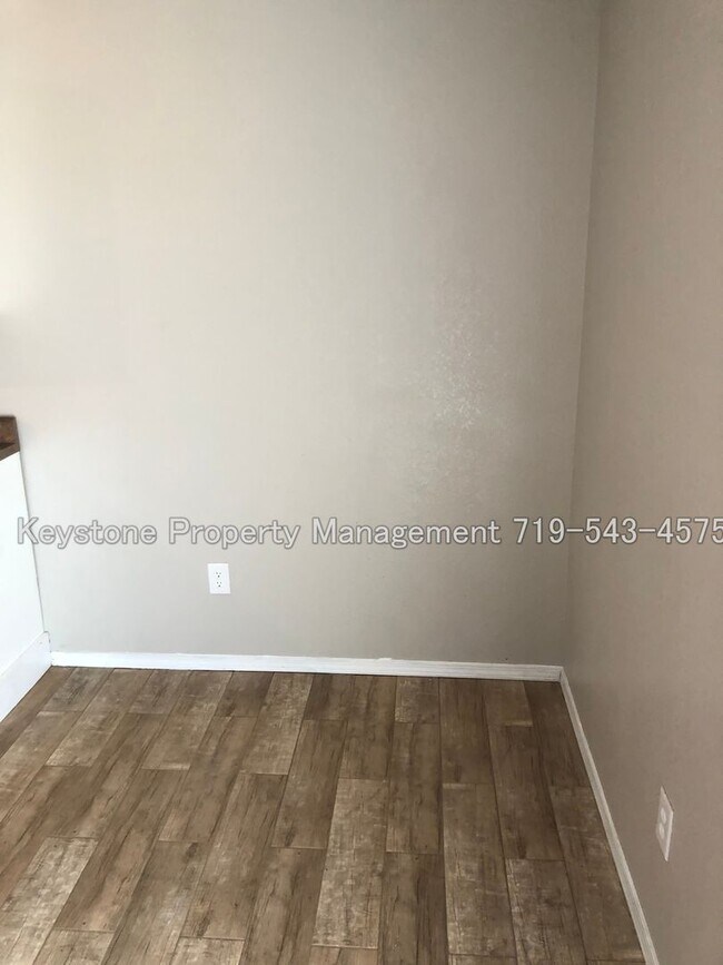 Foto del edificio - 486 W Bellflower Dr
