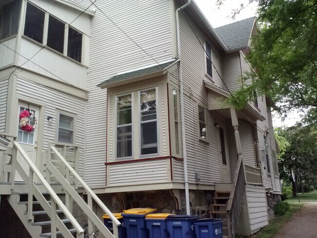 Foto del edificio - 548 Coit Ave NE