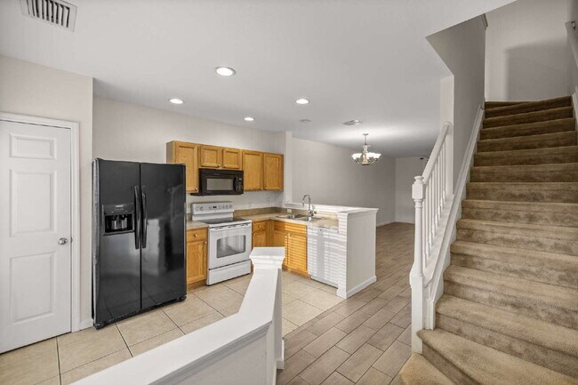 Foto del edificio - 2BR Townhome in Wynchase | Dual Suites + Screened Lanai