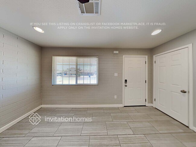 Building Photo - 422 E Papago Dr