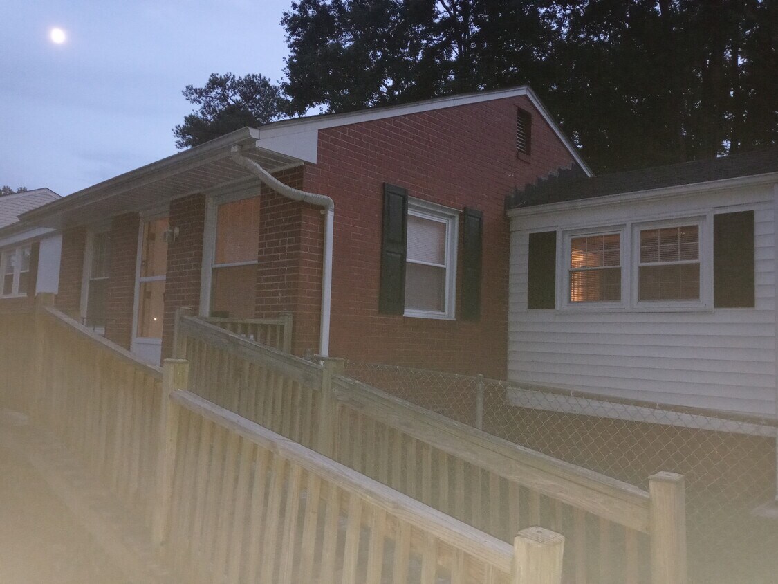 Front - 2134 Van Dorn St