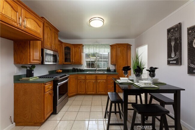 Building Photo - 5634 Oliva Ave