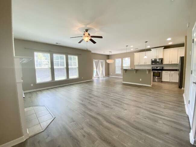 Foto del edificio - Four-Bedroom Home for Rent in Palmetto Poi...