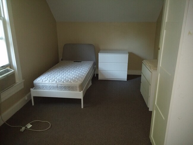 Foto del edificio - 176 Thompson Ave