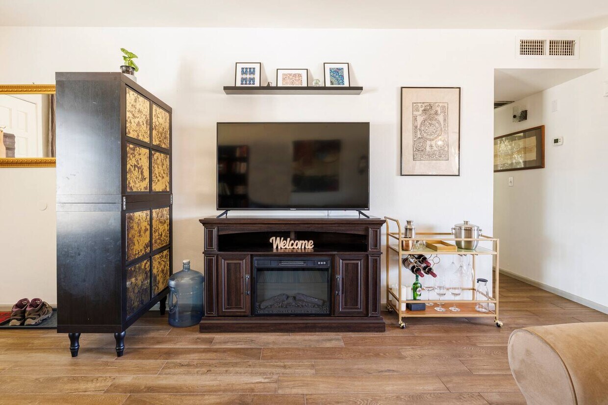 Primary Photo - 2222 W Hermosa Dr