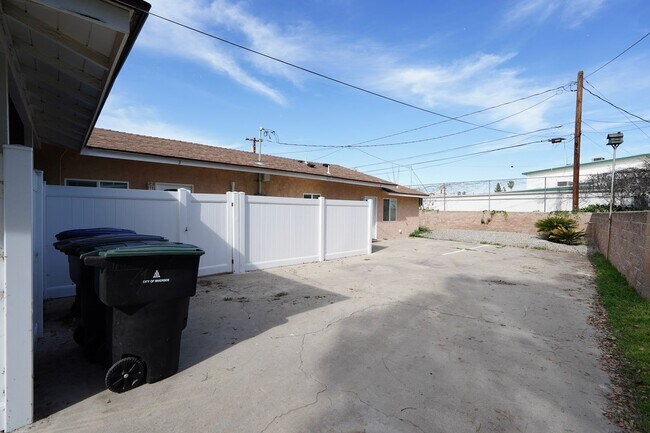 Foto del edificio - 3627 Harding St