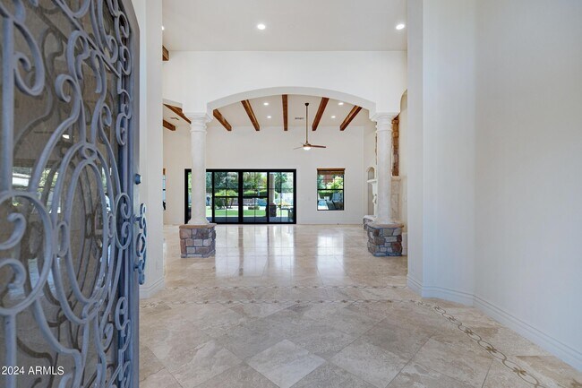 Building Photo - 1435 E Raven Ct