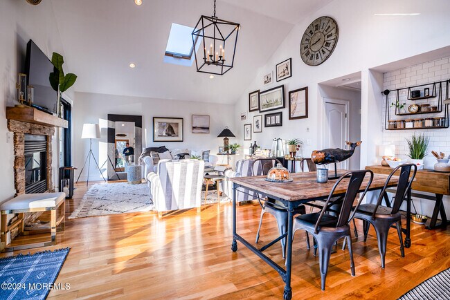 Building Photo - 102 Perry Pl