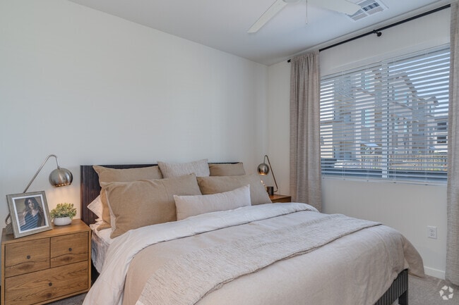 2 habitaciones, 2 baños - 1095 pies cuadrados - Dormitorio principal - Prose Ascend
