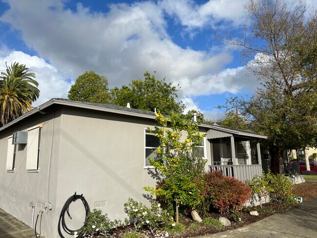 Building Photo - 137 N Canyon Blvd