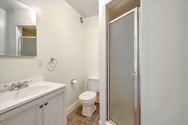 Building Photo - 4437 Kirkham St