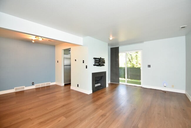 Building Photo - 2 Bedroom 2 Bath Condo in Salt Lake City!
