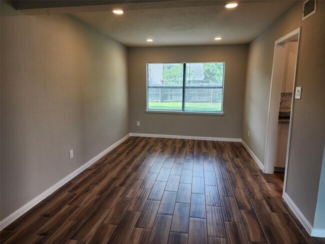 Foto del edificio - 10146 Horseshoe Bend Dr