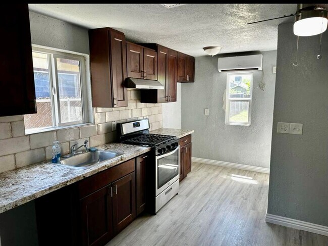 Building Photo - Single Family Home
