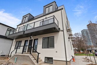 Building Photo - 34 Poplar Av