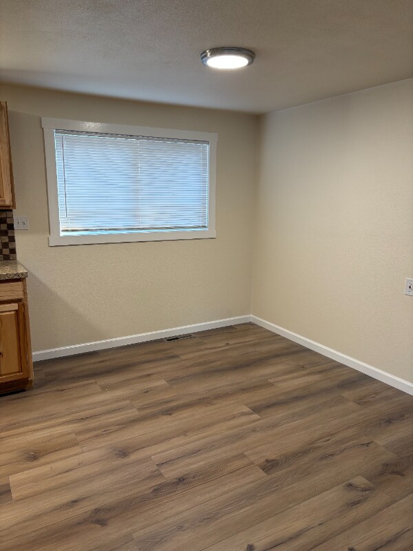 Foto del edificio - 1015 Roosevelt Ave