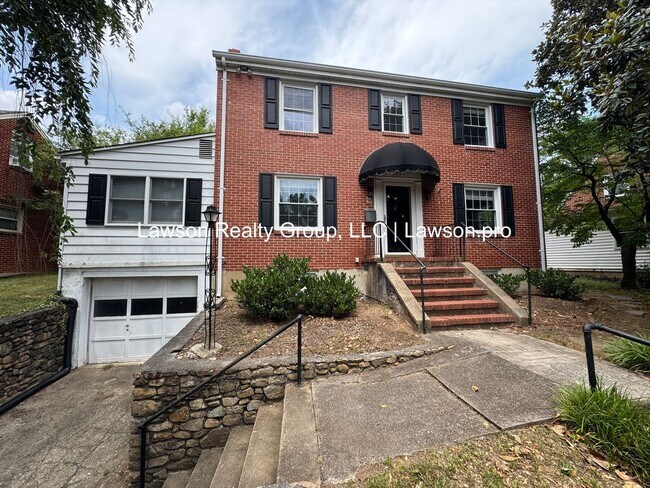 Building Photo - Charming and Updated Home in Raleigh Court with Fenced In Yard, Lawn Care Included!