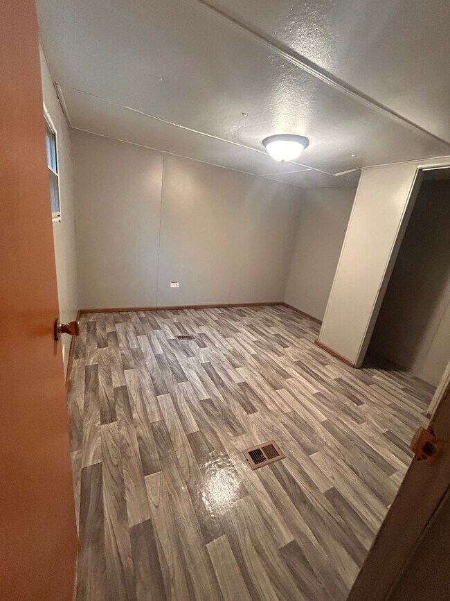 Building Photo - Rent To Own- 1 bed 1 Bath Mobile Home