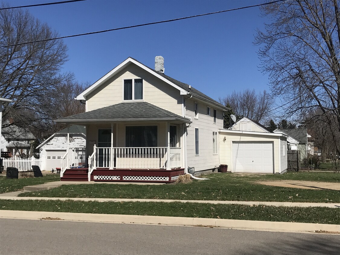 view of front of house - 1123 S Church St