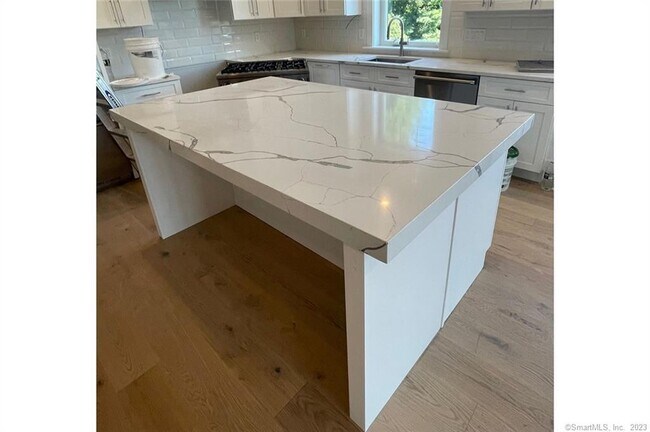 Foto del edificio - 327 Reef Rd