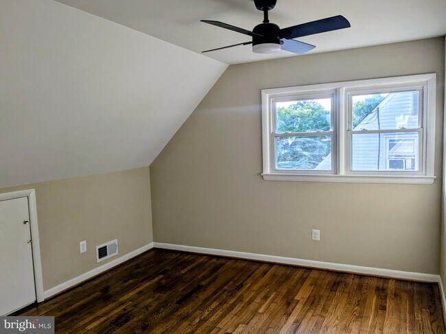 Foto del edificio - 4707 Mangum Rd