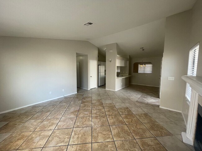 Building Photo - 3 bedrooms and 2 bathroom home! come see today!