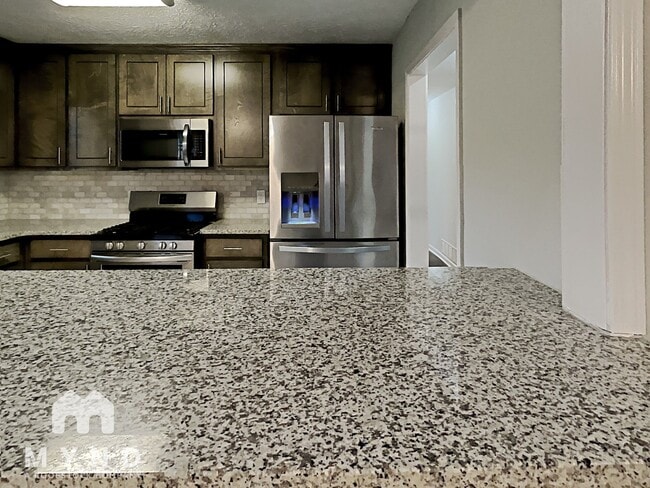 Foto del edificio - 70 Highland Cir