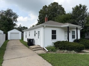 Building Photo - 832 Garfield Ave