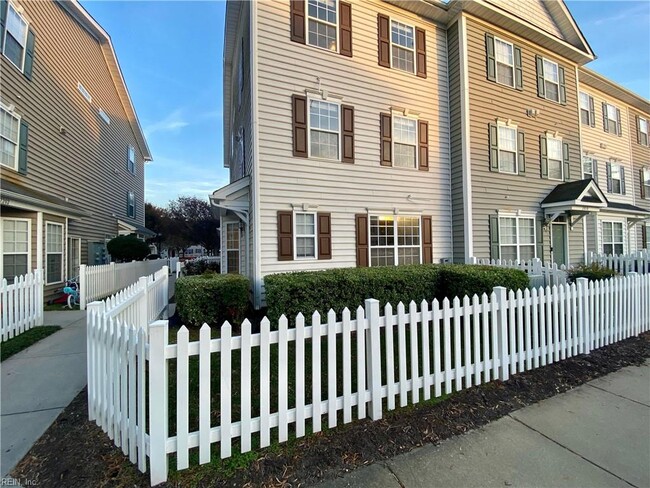 Building Photo - 2014 Gentry St